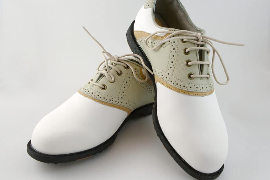 quelles chaussures choisir pour jouer au golf