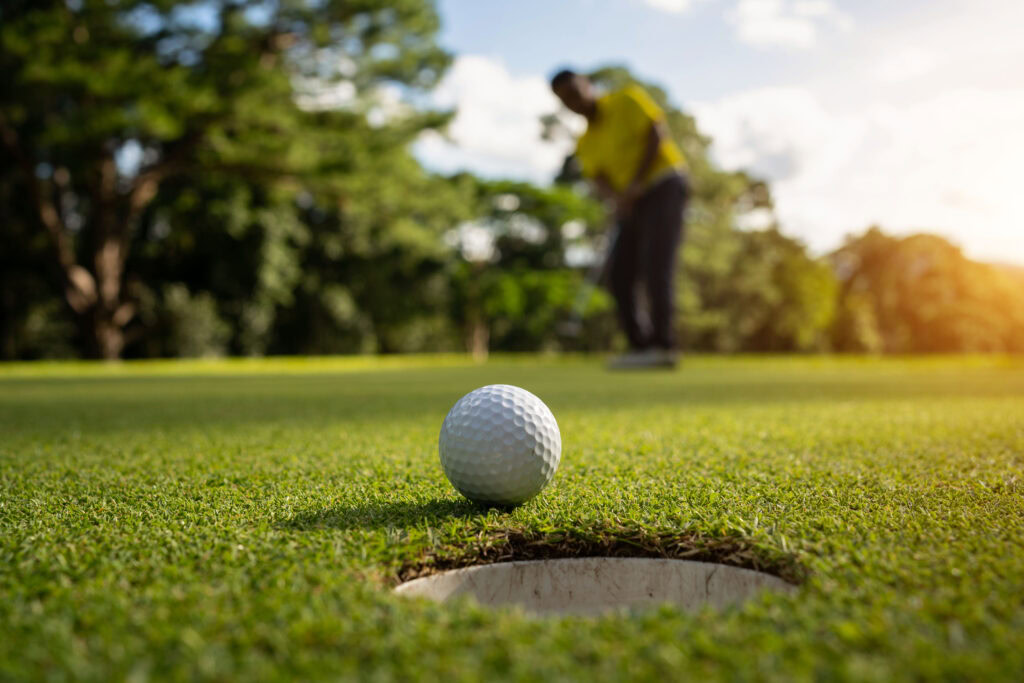 Influence du diamètre du trou de golf sur le jeu